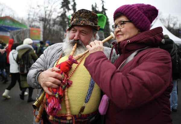 Участники парада в честь Дня святого Патрика в парке Сокольники в Москве Участники парада в честь Дня святого Патрика в парке Сокольники в Москве
