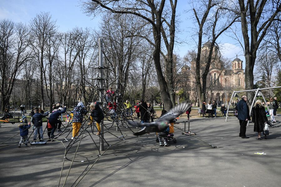 Парк с детской площадкой рядом с Телецентром