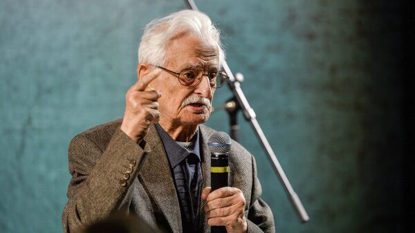 Режиссер Марлен Хуциев Режиссер Марлен Хуциев