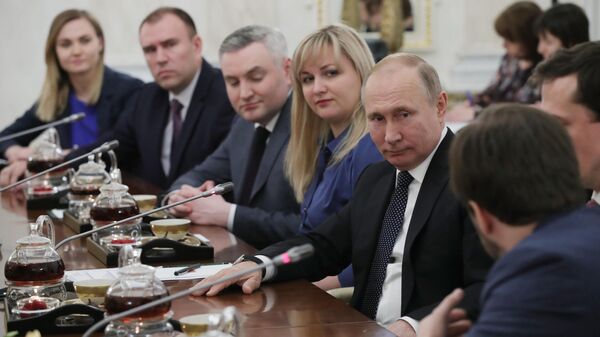 Президент РФ Владимир Путин на встрече с победителями конкурса управленцев Лидеры России Президент РФ Владимир Путин на встрече с победителями конкурса управленцев Лидеры России
