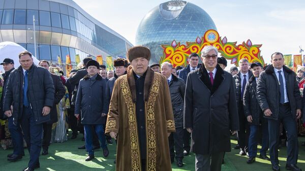 Первый президент Казахстана Нурсултан Назарбаев и президент Казахстана Касым-Жомарт Токаев на праздновании Наурыза в Астане