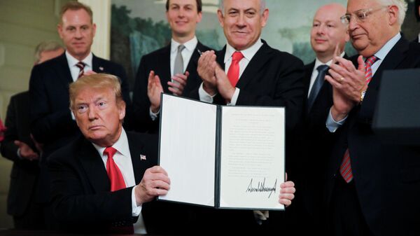 А король-то голанский. Трамп показал, что Он главнее, чем ООН А король-то голанский. Трамп показал, что Он главнее, чем ООН