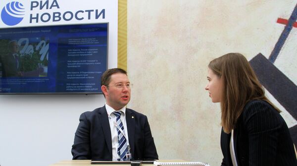 Президент Транспортной группы FESCO Александр Исурин дает интервью на Красноярском экономическом форуме 2019 в Международном выставочно-деловом центре Сибирь Президент Транспортной группы FESCO Александр Исурин дает интервью на Красноярском экономическом форуме 2019 в Международном выставочно-деловом центре Сибирь