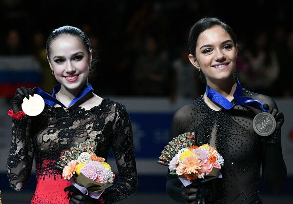 Призеры женского одиночного катания на чемпионате мира по фигурному катанию в Сайтаме Алина Загитова и Евгения Медведева Призеры женского одиночного катания на чемпионате мира по фигурному катанию в Сайтаме Алина Загитова и Евгения Медведева