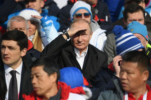 Президент РФ Владимир Путин во время посещения соревнований по лыжным гонкам на XXIX Всемирной зимней универсиаде 2019 Президент РФ Владимир Путин во время посещения соревнований по лыжным гонкам на XXIX Всемирной зимней универсиаде 2019