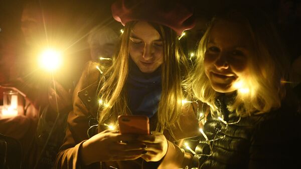 Участники экологической акции Час Земли на Красной площади в Москве Участники экологической акции Час Земли на Красной площади в Москве
