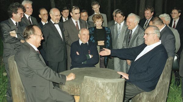 Встреча президента СССР Михаила Горбачева, канцлера Германии Гельмута Коля и министра иностранных дел Ганса-Дитриха Геншера. 17 июля 1990 года 