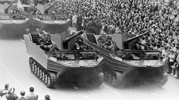 Организация Варшавского договора. Артиллерийские части Польской народной армии на параде в Варшаве