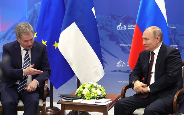 Президент РФ Владимир Путин и президент Финляндии Саули Ниинистё во время встречи на полях V Международного арктического форума Арктика – территория диалога. 9 апреля 2019 Президент РФ Владимир Путин и президент Финляндии Саули Ниинистё во время встречи на полях V Международного арктического форума Арктика – территория диалога. 9 апреля 2019