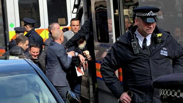 Основатель WikiLeaks Джулиан Ассанж после задержания в Лондоне. 11 апреля 2019 Основатель WikiLeaks Джулиан Ассанж после задержания в Лондоне. 11 апреля 2019