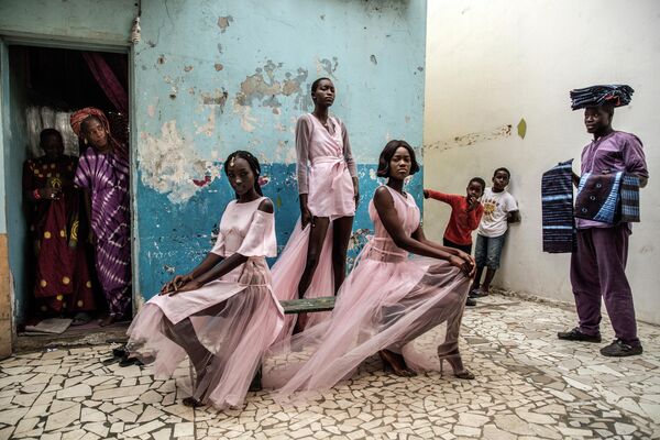 Dakar Fashion фотографа Finbarr O'Reilly, занявшего первое место в категории PORTRAITS - SINGLES в фотоконкурсе World Press Photo 2019 Dakar Fashion фотографа Finbarr O'Reilly, занявшего первое место в категории PORTRAITS - SINGLES в фотоконкурсе World Press Photo 2019