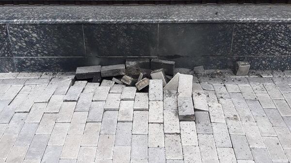 Последствия разрыва высоковольтного кабеля на проспекте Воздухофлотском в Соломенском районе возле посольства Российской Федерации в Киеве. 13 апреля 2019 Последствия разрыва высоковольтного кабеля на проспекте Воздухофлотском в Соломенском районе возле посольства Российской Федерации в Киеве. 13 апреля 2019