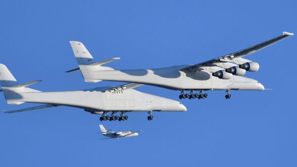Крупнейший в мире самолет Stratolaunch совершил первый испытательный полет Крупнейший в мире самолет Stratolaunch совершил первый испытательный полет