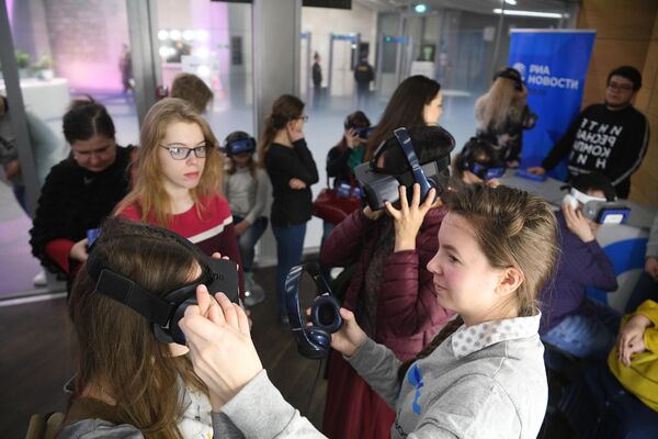 РИА Новости презентовало в Зарядье историю-реконструкцию в формате VR Валерка встречает Гагарина. 14 апреля 2019 РИА Новости презентовало в Зарядье историю-реконструкцию в формате VR Валерка встречает Гагарина. 14 апреля 2019