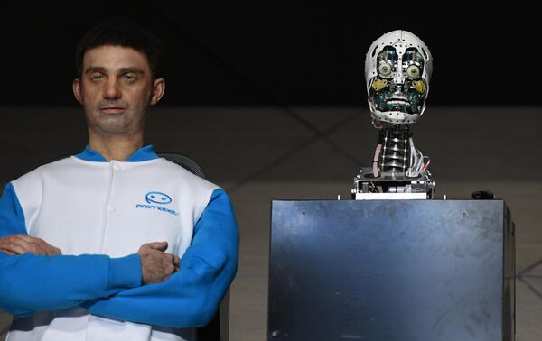 Презентация робота проекта Компаньон компании Промобот на форуме Skolkovo Robotics Презентация робота проекта Компаньон компании Промобот на форуме Skolkovo Robotics