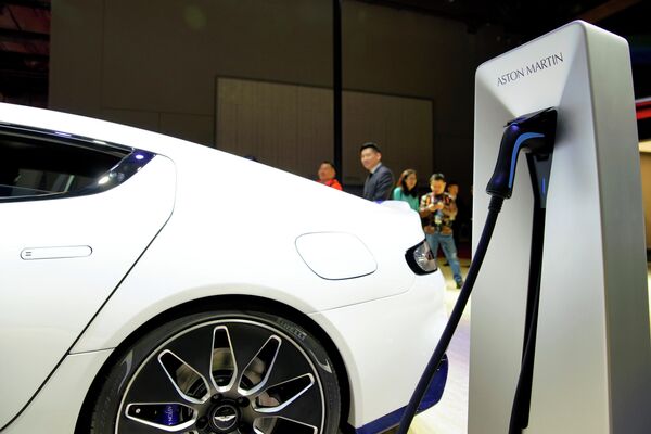 Автомобиль Aston Martin Rapide E на автосалоне в Шанхае Автомобиль Aston Martin Rapide E на автосалоне в Шанхае