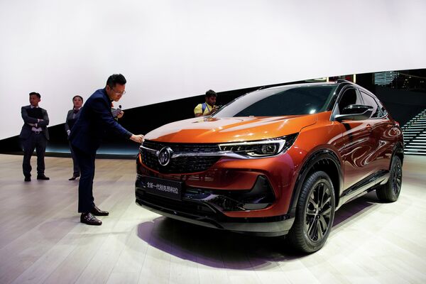 Автомобиль Buick Encore на автосалоне в Шанхае Автомобиль Buick Encore на автосалоне в Шанхае