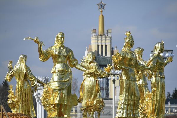 Фонтан Дружба народов на ВДНХ Фонтан Дружба народов на ВДНХ