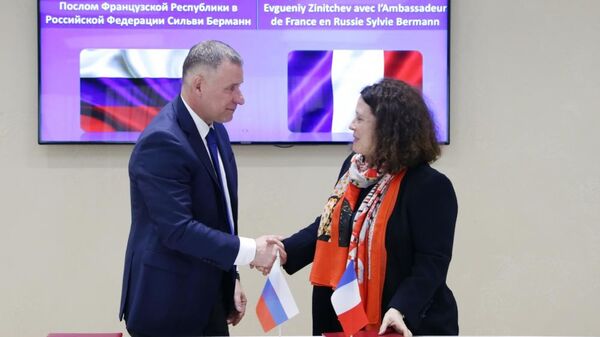 В МЧС России состоялась встреча руководителя российского чрезвычайного ведомства Евгения Зиничева и Чрезвычайного Посла Франции в РФ г-жи Сильви Берманн. 19 апреля 2019 В МЧС России состоялась встреча руководителя российского чрезвычайного ведомства Евгения Зиничева и Чрезвычайного Посла Франции в РФ г-жи Сильви Берманн. 19 апреля 2019