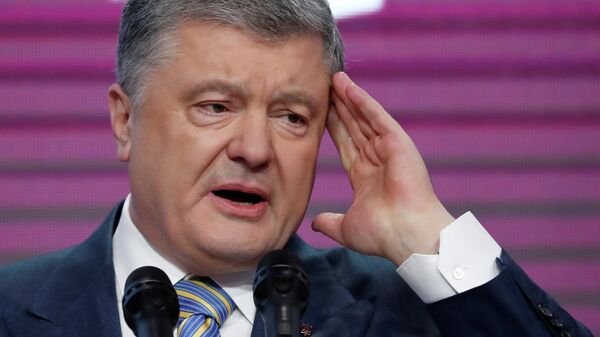 Кандидат в президенты Петр Порошенко выступает после объявления первых результатов Национального exit poll в Киеве Кандидат в президенты Петр Порошенко выступает после объявления первых результатов Национального exit poll в Киеве