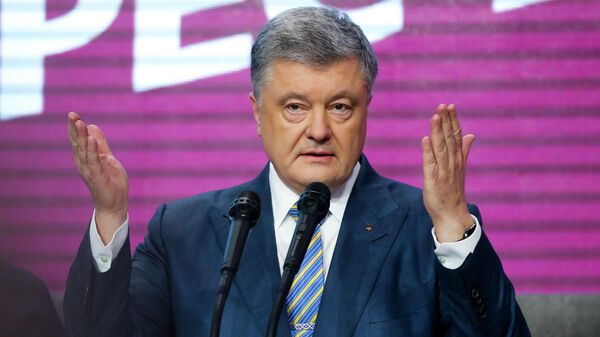 Кандидат в президенты Петр Порошенко выступает после объявления первых результатов второго тура президентских выборов на Украине Кандидат в президенты Петр Порошенко выступает после объявления первых результатов второго тура президентских выборов на Украине
