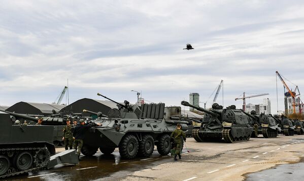 Военная техника, которую доставили в Москву с полигона Алабино для участия в параде Победы на Красной площади 9 мая Военная техника, которую доставили в Москву с полигона Алабино для участия в параде Победы на Красной площади 9 мая