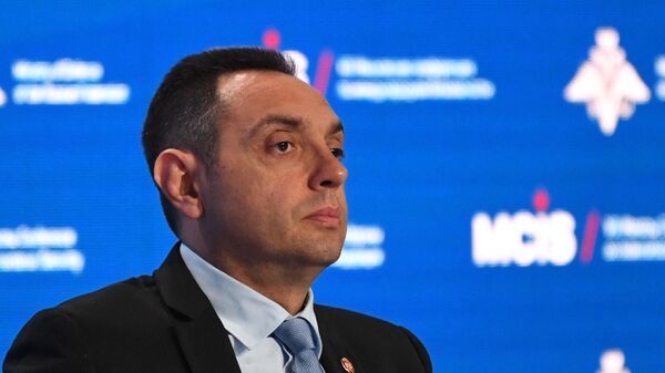 Министр обороны Сербии Александр Вулин выступает на пленарном заседании на VIII Московской конференции по международной безопасности. 24 апреля 2019 Министр обороны Сербии Александр Вулин выступает на пленарном заседании на VIII Московской конференции по международной безопасности. 24 апреля 2019
