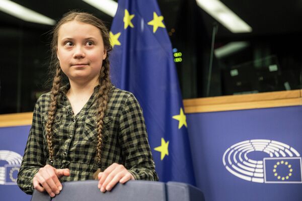 Шведская активистка Грета Тунберг выступает в Европейском парламенте в Страсбурге Шведская активистка Грета Тунберг выступает в Европейском парламенте в Страсбурге