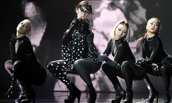 Певица MARUV выступает на музыкальной премии Жара Music Awards в Москве Певица MARUV выступает на музыкальной премии Жара Music Awards в Москве