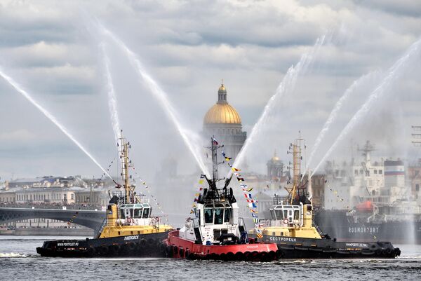 Морское шоу Танец Буксиров во время VI фестиваля ледоколов в Санкт-Петербурге Морское шоу Танец Буксиров во время VI фестиваля ледоколов в Санкт-Петербурге