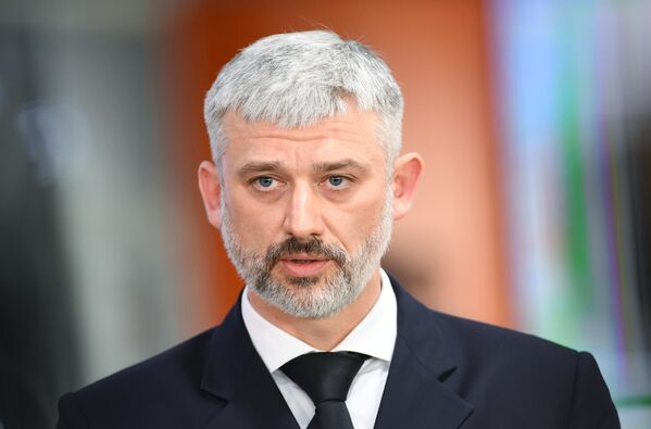 Министр транспорта РФ Евгений Дитрих во время брифинга в аэропорту Шереметьево Министр транспорта РФ Евгений Дитрих во время брифинга в аэропорту Шереметьево