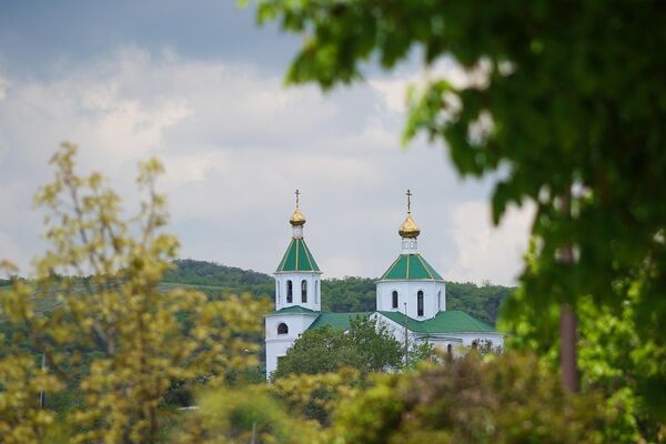 Храм Святой Блаженной Ксении Петербургской в селе Абрау-Дюрсо в Краснодарском крае Храм Святой Блаженной Ксении Петербургской в селе Абрау-Дюрсо в Краснодарском крае
