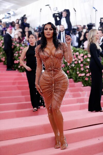 Ким Кардашян на благотворительном балу Института костюма Met Gala 2019 в Нью-Йорке Ким Кардашян на благотворительном балу Института костюма Met Gala 2019 в Нью-Йорке