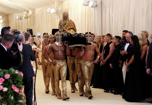 Актёр и певец Билли Портер на благотворительном балу Института костюма Met Gala 2019 в Нью-Йорке Актёр и певец Билли Портер на благотворительном балу Института костюма Met Gala 2019 в Нью-Йорке