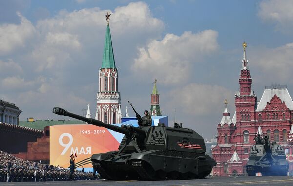 Самоходная артиллерийская установка (САУ) Мста-С на генеральной репетиции военного парада на Красной площади