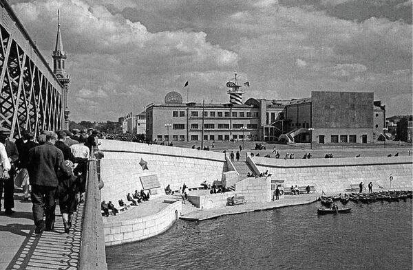 Историческое здание администрации московского Парка Горького Историческое здание администрации московского Парка Горького