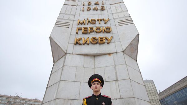 Церемония возложения цветов к памятнику Защитникам и освободителям Киева Церемония возложения цветов к памятнику Защитникам и освободителям Киева