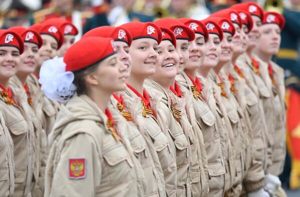 Парадный расчет Всероссийского детско-юношеского военно-патриотического общественного движения Юнармия на военном параде на Красной площади, посвящённом 74-й годовщине Победы в Великой Отечественной войне Парадный расчет Всероссийского детско-юношеского военно-патриотического общественного движения Юнармия на военном параде на Красной площади, посвящённом 74-й годовщине Победы в Великой Отечественной войне