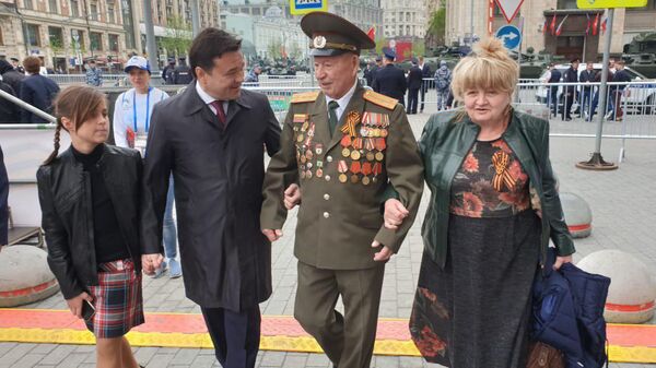  Глава Подмосковья Андрей Воробьев вместе со 150 ветеранами из Московской области присутствовал на параде Победы