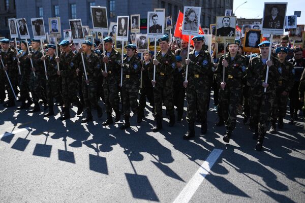Участники акция Бессмертный полк в Новосибирске Участники акция Бессмертный полк в Новосибирске