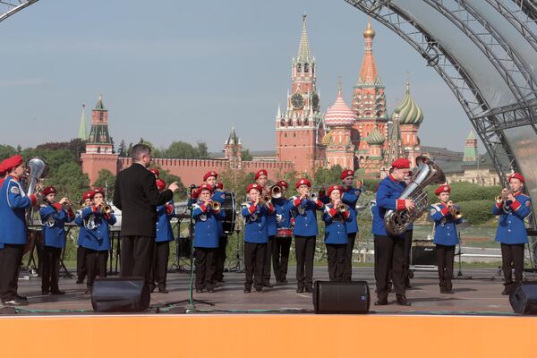 Участники III смотра-конкурса детских духовых оркестров ЦФО в парке Зарядье в Москве Участники III смотра-конкурса детских духовых оркестров ЦФО в парке Зарядье в Москве