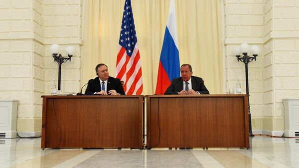 Министр иностранных дел РФ Сергей Лавров и госсекретарь США Майк Помпео во время совместной пресс-конференции по итогам переговоров в Сочи Министр иностранных дел РФ Сергей Лавров и госсекретарь США Майк Помпео во время совместной пресс-конференции по итогам переговоров в Сочи