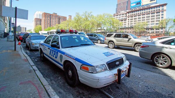 В центре Нью-Йорка неизвестный выстрелил в женщину и ребенка
