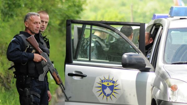 Косовская полиция на дороге возле города Зубин-Поток в районе Митровица. 28 мая 2019 Косовская полиция на дороге возле города Зубин-Поток в районе Митровица. 28 мая 2019
