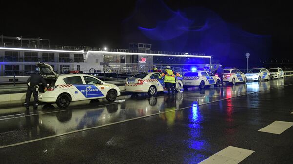 Полиция в районе крушения катера в Будапеште Полиция в районе крушения катера в Будапеште