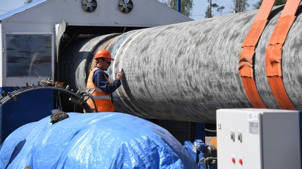 Рабочий на участке строительства газопровода Северный поток-2 в Ленинградской области Рабочий на участке строительства газопровода Северный поток-2 в Ленинградской области