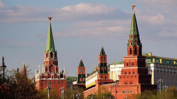 Троицкая, Комендантская, Оружейная и Боровицкая башни Московского Кремля Троицкая, Комендантская, Оружейная и Боровицкая башни Московского Кремля