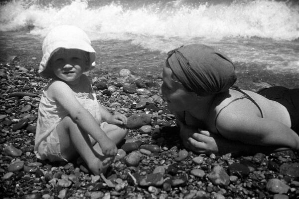 Отдых на пляже в Ялте. 1939 год Отдых на пляже в Ялте. 1939 год