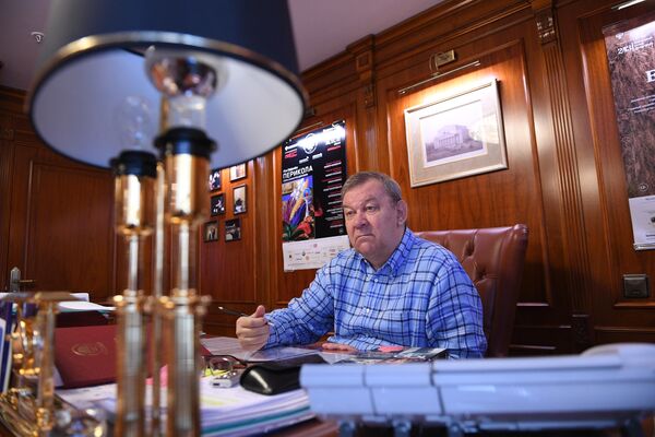 Генеральный директор Большого театра Владимир Урин во время интервью корреспонденту РИА новости Генеральный директор Большого театра Владимир Урин во время интервью корреспонденту РИА новости
