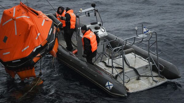 Российские моряки во время совместных российско-японских учений по поиску и спасению на море Сарекс-2019 Российские моряки во время совместных российско-японских учений по поиску и спасению на море Сарекс-2019